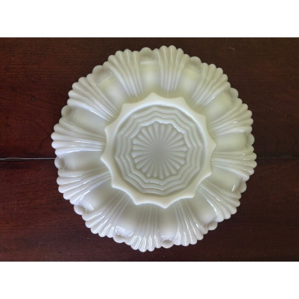 Vintage Anchor Hocking Milk Glass Deviled Egg Plate Gold Trim 10" 12 Egg - Picture 3 of 4